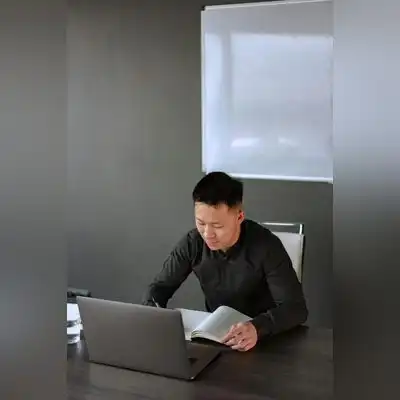 屈露云